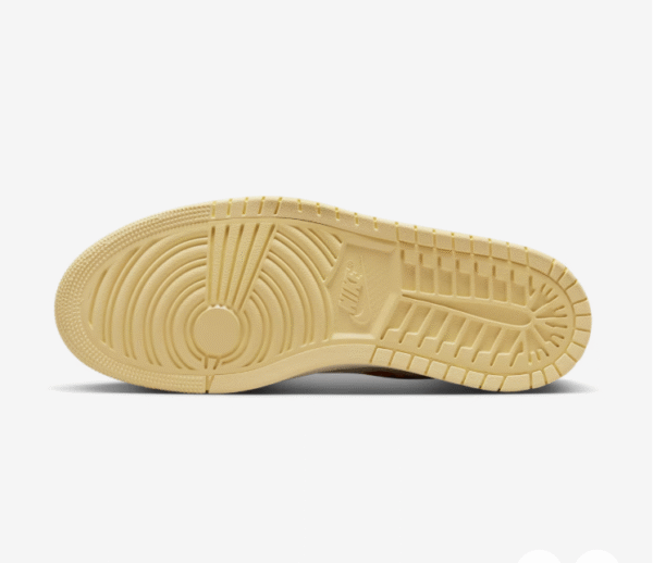 Nike Air Jordan 1 High Zoom Air Somos Familia Sneaker For Men - Image 5