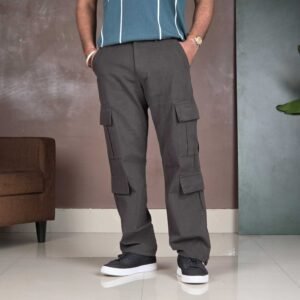 HIGHLANDER Straight Fit Cargos Trousers for Men