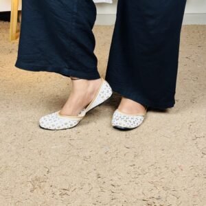Moda Rapido Embellished Ethnic Mojaris for Women