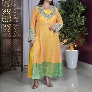 SHREEMALL Bandhani Printed Mirror Work Kurti with Trousers for Women
